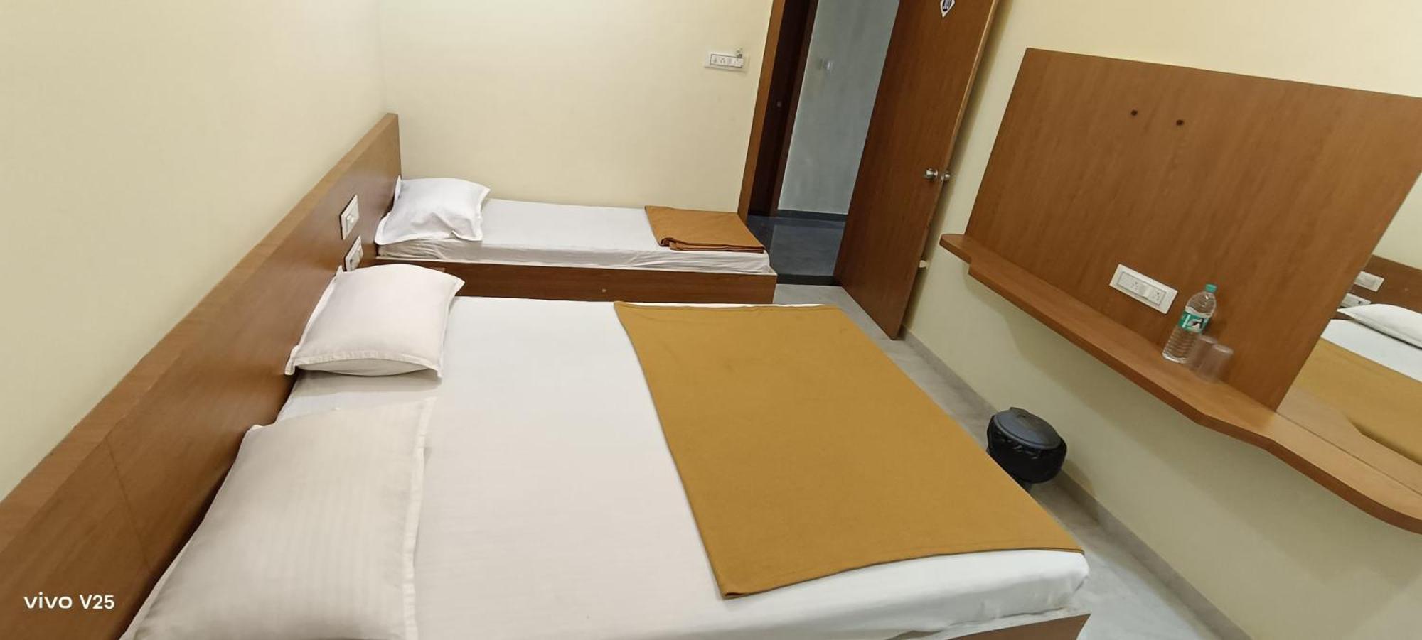 Hotel Tulsi Somnāth Extérieur photo